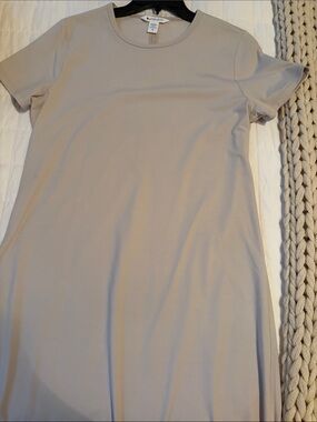 Athleta Short Sleeve Crewneck Dress in Taupe Beige